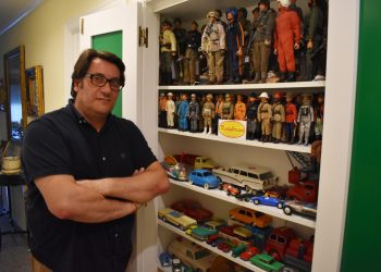 petrer-roberto-beltran-con-su-coleccion-de-juguetes-septiembre-2019