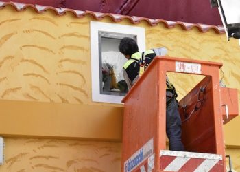 San Rafael vuelve a su hornacina del casco histórico de Petrer el día de su efeméride