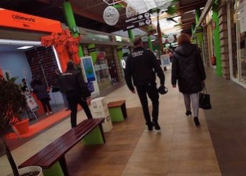 La alcaldesa pide al amplio tejido comercial de la ciudad que vigile los aforos