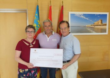 pilar-de-la-horadada-entrega-donacion-manos-unidas-agosto-2019