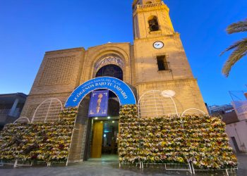 Pilar de la Horadada celebra una atípica ofrenda a la Patrona