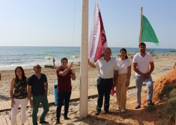 pilar-horadada-izado-banderas-playas-julio-2019