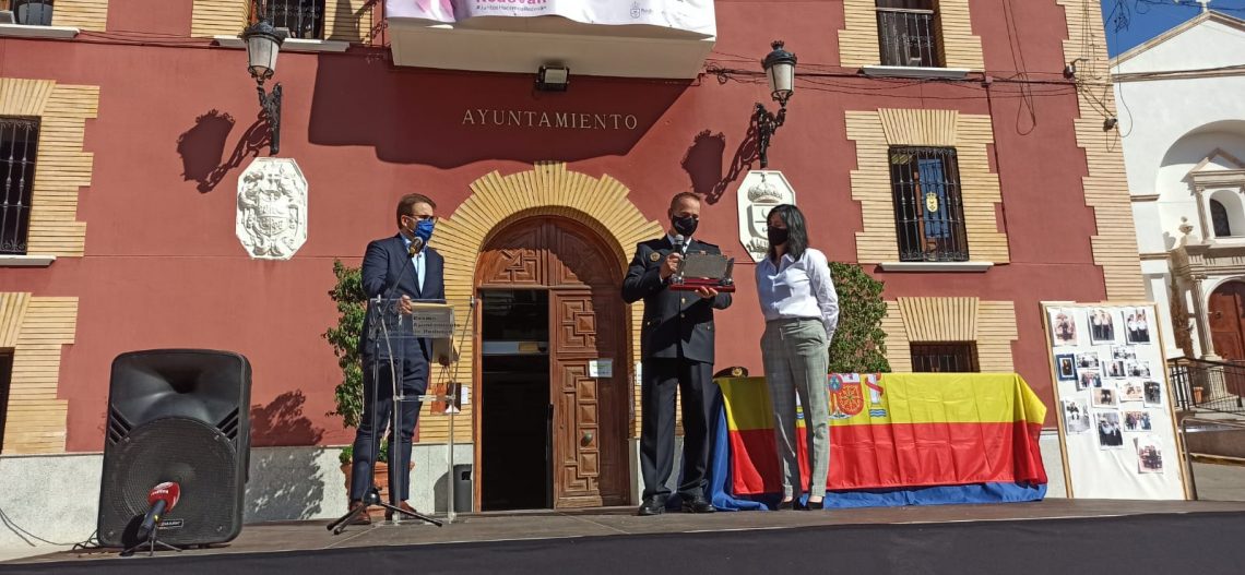 Redován despide con un acto a su Jefe de Policía en reconocimiento de su labor