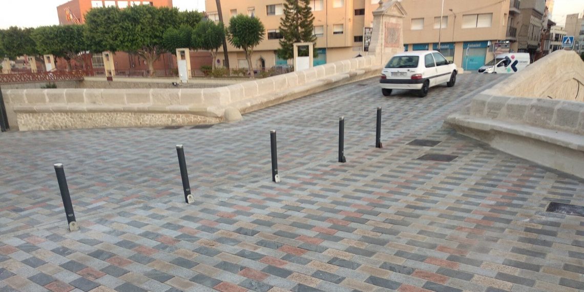 Rojales recupera la normalidad tras la apertura del puente del siglo XVIII al trafico