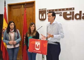 ruben-alfaro-alcalde-nieves-lopez-cultura-y-laura-rizo-fiestas-ayto-elda