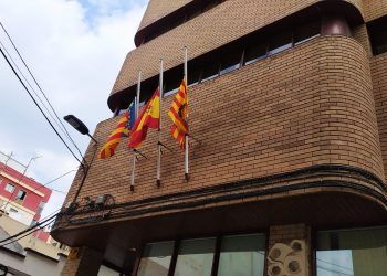 santa-pola-bandera-media-asta-casa-cultura-marzo-2020