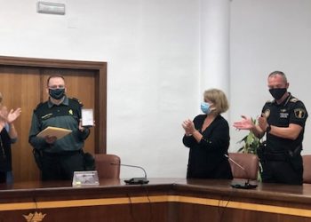 El Capitán de la Guardia Civil de Santa Pola recibe la Medalla al Mérito Policial