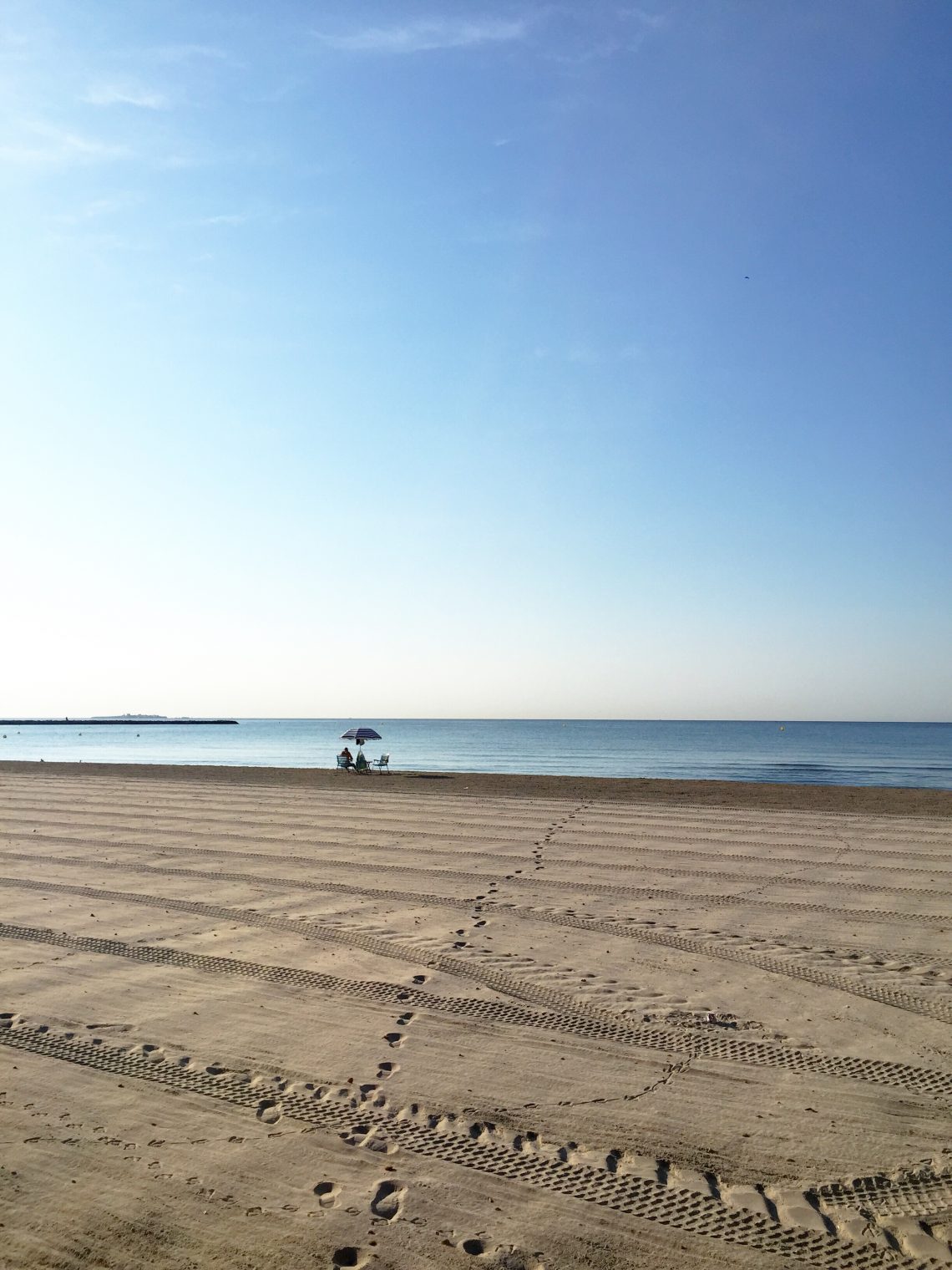 Las playas de Santa Pola se preparan para la temporada estival