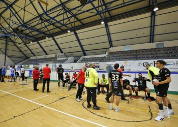 El Torrevieja-Salud se queda solo en su decisión de no jugar