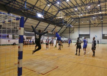 El Torrevieja Salud consigue dos trabajados puntos ante Cartagena