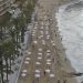 Comercio y APYMECO distribuyen más de cien sombrillas en la playa de cura