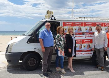 torrevieja-ciudadanos-playa-naufragos-mayo-2019