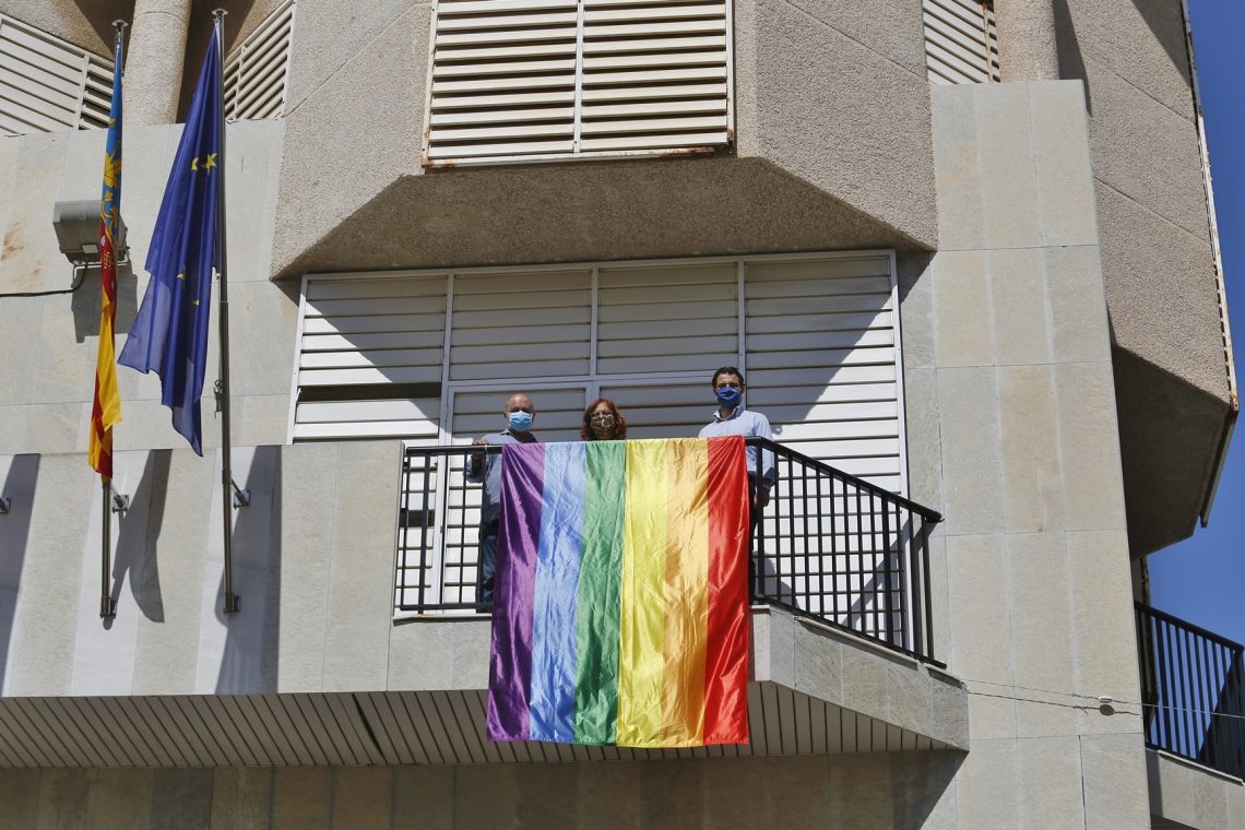 Torrevieja conmemora el Día Internacional del Orgullo LGTBI