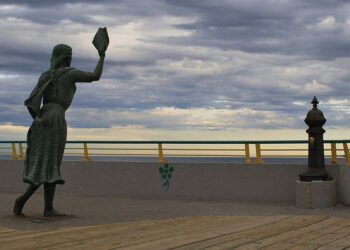 torrevieja-escultura-del-dique-de-levante-febrero-2019