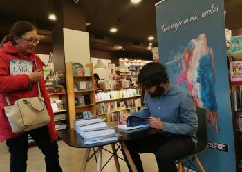 torrevieja-hector-martinez-gonzalez-firmando-libros-agosto-2019