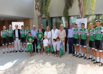 torrevieja-hospital-visita-equipo-ciclismo-agosto-2019-1