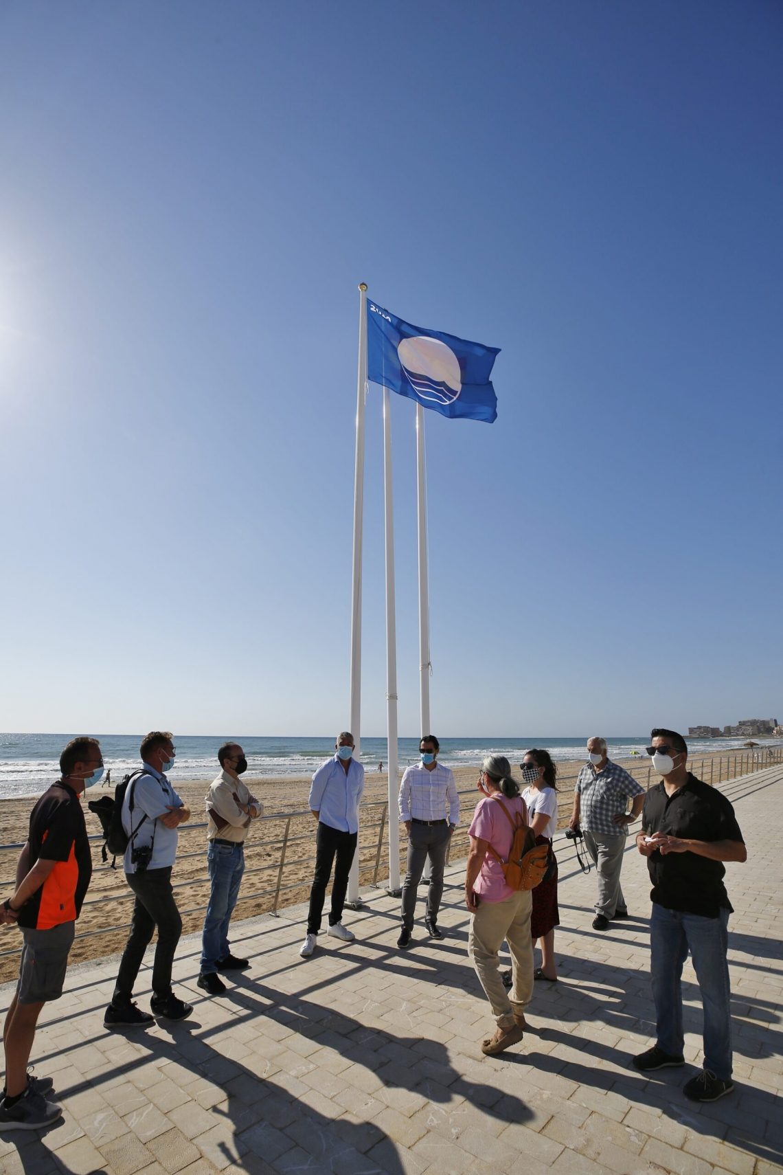 Torrevieja recupera la bandera azul de la playa de La Mata