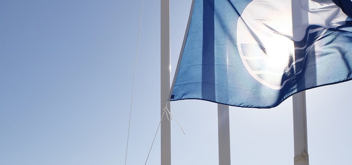 Seis banderas azules adornan el litoral torrevejense