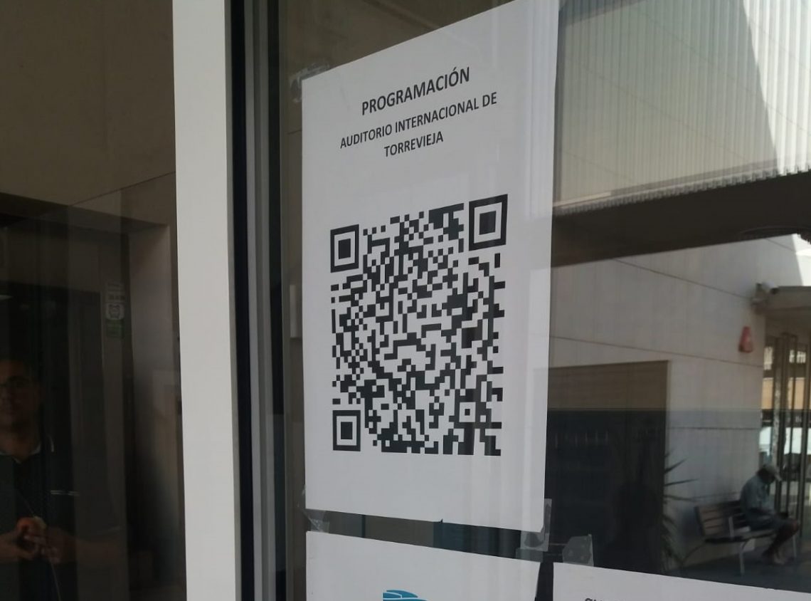 Un código QR informa de la programación del Auditorio Internacional de Torrevieja