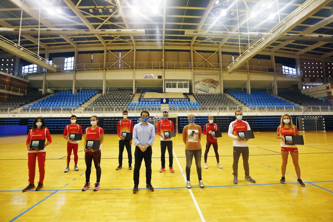 El Alcalde de Torrevieja recibe a la Selección Española de Marcha Atlética