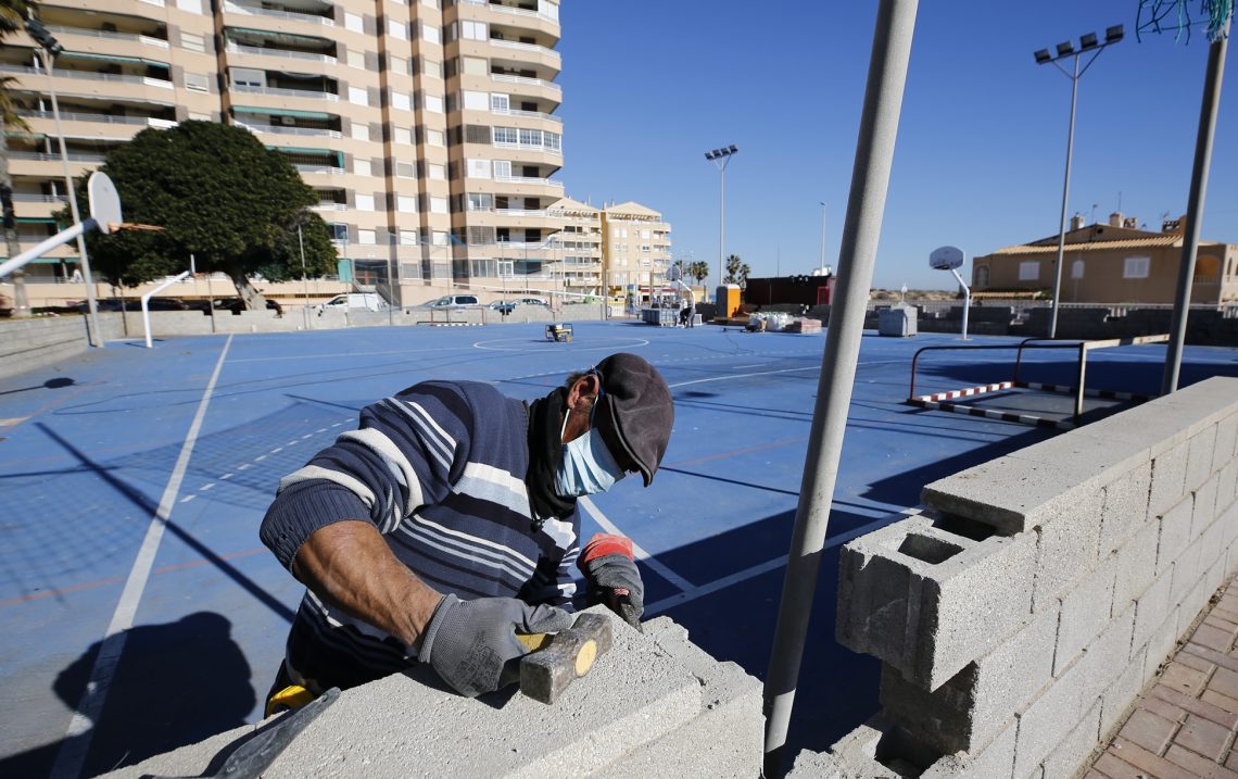 Comienzan las obras de adecuación de la pista polideportiva de La Mata