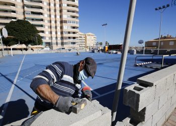 Comienzan las obras de adecuación de la pista polideportiva de La Mata