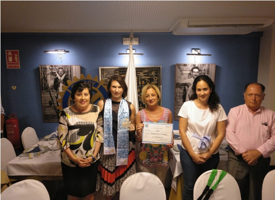 torrevieja-rotary-entrega-cheque-afa-junio-2019