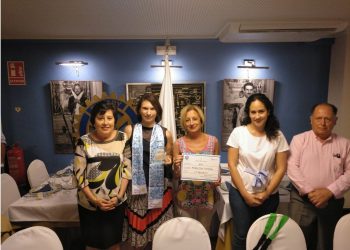 torrevieja-rotary-entrega-cheque-afa-junio-2019