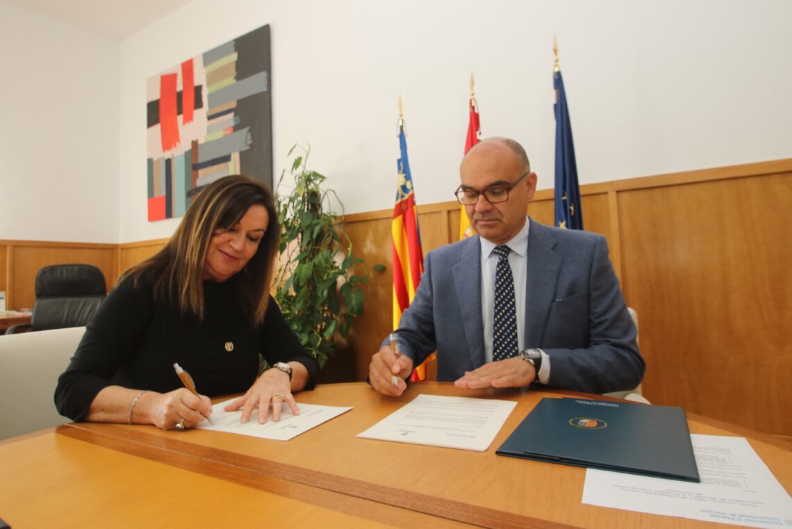 ua-firma-convenio-auditorio-torrevieja-abril-2019-1
