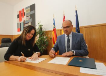 ua-firma-convenio-auditorio-torrevieja-abril-2019-1
