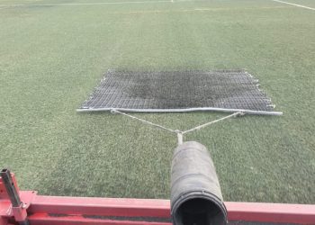 Callosa repara y desinfecta el campo de fútbol, tenis y padel