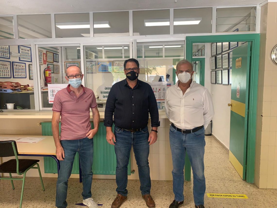 Dolores y la UA firman un acuerdo para implantar la Plataforma Digital “Paideia” en el CP. Virgen de los Dolores