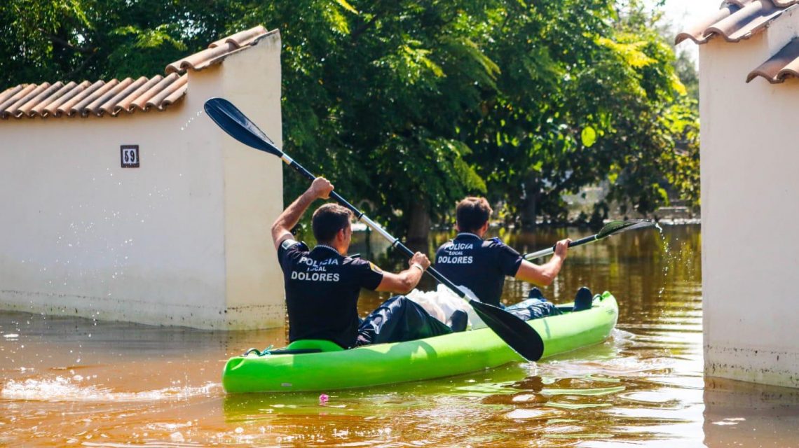 Dolores aprueba proponer para medalla distintivo azul a los policías que intervinieron durante la DANA