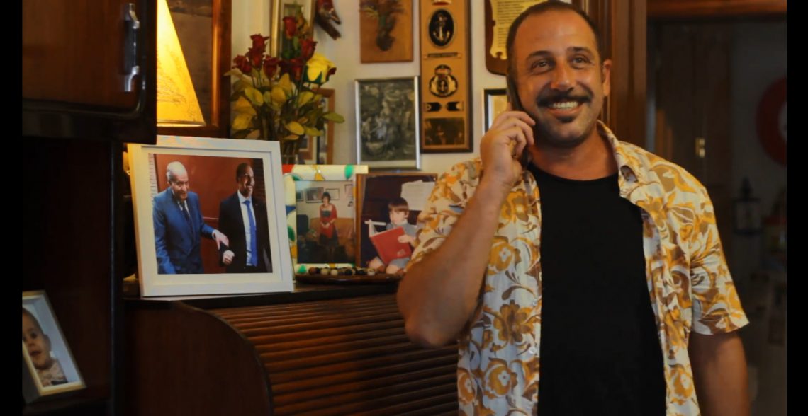 «Disfruto igual estando delante que detrás de las cámaras»