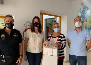 Se reparten las mascarillas en los centros educativos de Pilar de la Horadada