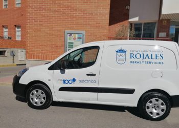 Rojales inicia el plan de renovación de vehículos con la adquisición de una furgoneta eléctrica