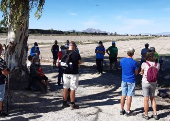 Una treintena de personas participan en la tercera ruta ecoturística de San Fulgencio