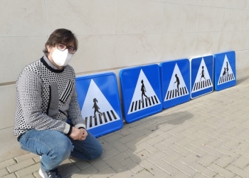 Albatera presenta las nuevas señales de tráfico con la mujer como protagonista