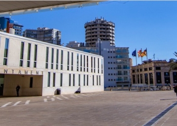 Benidorm formaliza su adhesión a las ‘Ayudas Paréntesis’ del Plan Resistir