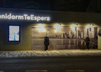 El Benidorm moderno y el del recuerdo se dan cita en el nuevo “Espai d’Art Urbà Hispanitat”