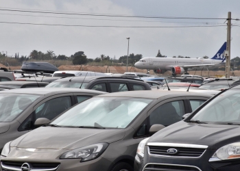 El Ayuntamiento da un paso más hacia la regularización de las actividades en el entorno del aeropuerto