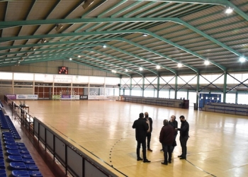 Finalizan las obras de sustitución del césped artificial en el campo de fútbol de Carrús