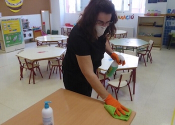 La Nucía intensifica la desinfección de los accesos a centros escolares