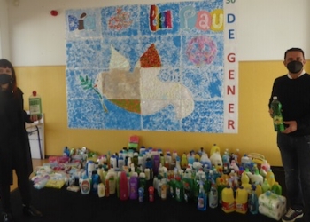 El Colegio Muixara dona 300 productos de limpieza e higiene para las “Familias Necesitadas”