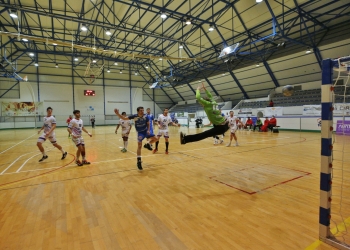 El Torrevieja Salud deja escapar la victoria frente al líder