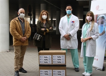 El Hospital de Torrevieja recibe 1.000 mascarillas FFP2 del Colegio Oficial de Médicos de Alicante