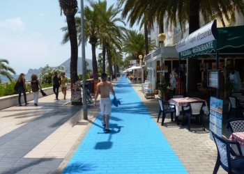 Los hosteleros de primera línea plantean un carril bici alternativo que mejore la seguridad