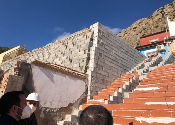 “Las obras de la calle san Bruno de Callosa han sobrepasado su punto más peligroso y avanzan”