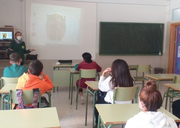 Charlas para concienciar frente al maltrato animal en los institutos