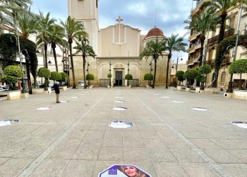 La exposición urbana “Las mujeres que dejan rastro” llega a la Plaza de la Constitución